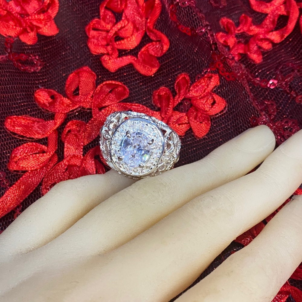 Elegant Silver Ring with Clear Gemstone - Picture 5 of 5